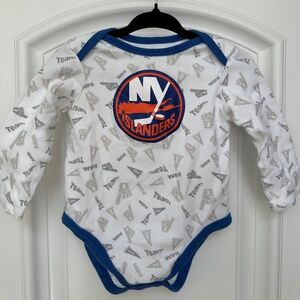 Infant New York Islanders White Long Sleeve Bodysuit - 6/9m